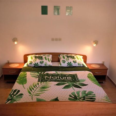 Romantic Apartment In Nature Borovici Экстерьер фото